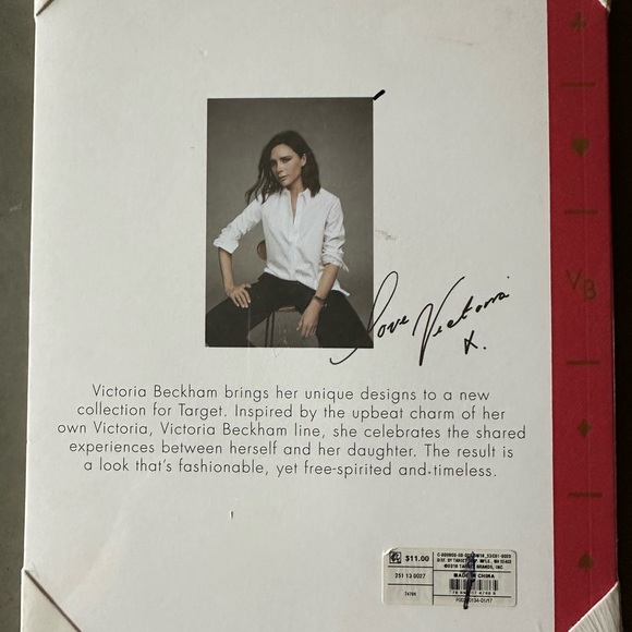 Victoria Beckham White Rabbit Alice in Wonderland coloring book NIP - Picture 2 of 2